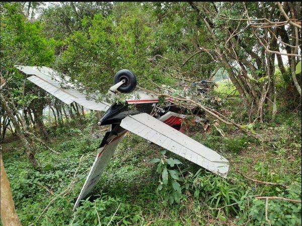 Avioneta chocó contra antena y se estrelló