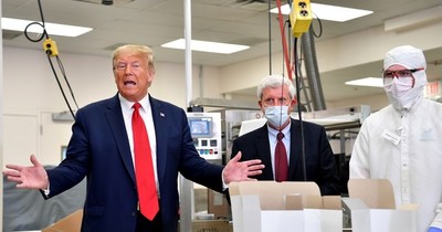 La Nación / Trump tiene “síntomas leves” de COVID-19