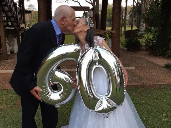 Cumplieron 60 años de casados y lo celebraron a lo grande