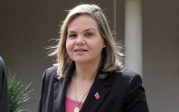 Senadora denuncia nepotismo en concurso para carrera diplomática