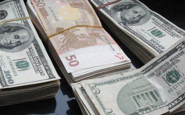 El peso mexicano mejora hasta las 21,67 unidades por dólar pendiente de Trump - MarketData