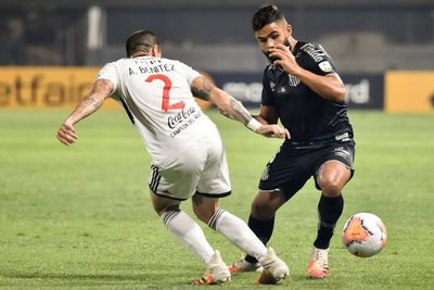 Olimpia cae ante Santos y queda muy complicado | OnLivePy