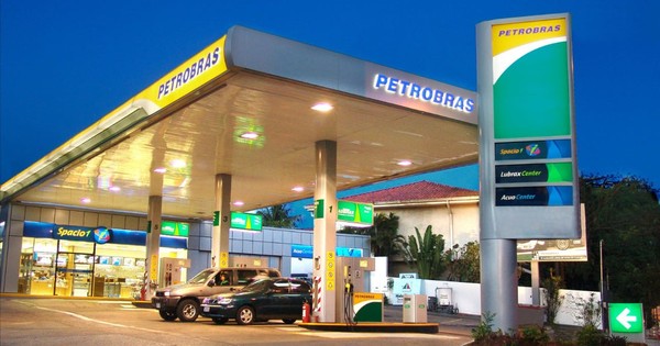 La Nación / Petrobras realizará descuentos por carga de combustibles