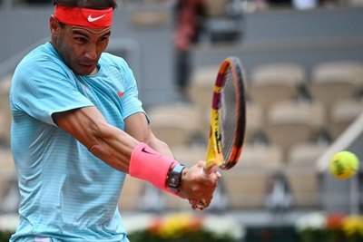 Nadal estrena el techo de la Chatrier y aplasta a Travaglia