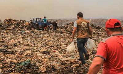 Entregaron 6.600 platos de comida y tapabocas a bomberos y afectados en Cateura  - El Trueno