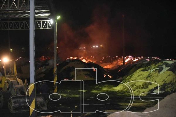 Se reavivan llamas en planta industrial de Remansito - Nacionales - ABC Color
