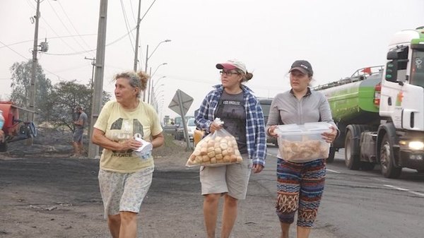 Crónica / Regalaron empanadas a servidores de la Patria