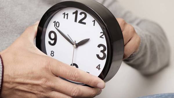 El reloj se adelanta esta medianoche
