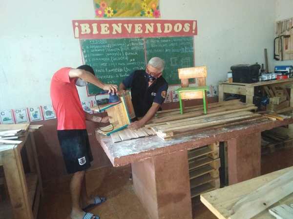 El hobby de la carpintería para transformar vidas de adolescentes en conflicto con la ley penal - ADN Paraguayo