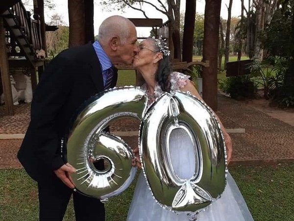 Crónica / BODAS DE DIAMANTE: “Caminaba siete kilómetros para llegar de visita”