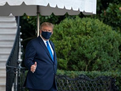 La Casa Blanca dice que Trump está "muy bien", pero su entorno se preocupa