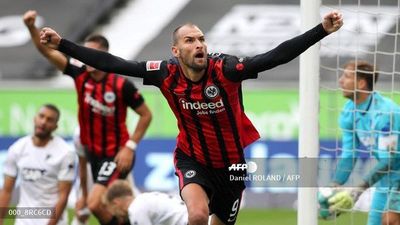 Eintracht se lleva duelo por el liderato - Fútbol - ABC Color