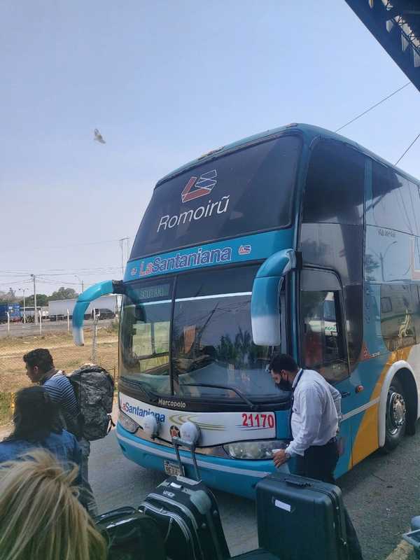 Contingente de paraguayos que volvió de Argentina irán a albergues de Olimpia - Megacadena — Últimas Noticias de Paraguay