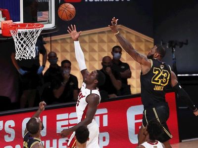 James y Davis vuelven a exhibirse y Lakers ya tienen ventaja de 2-0