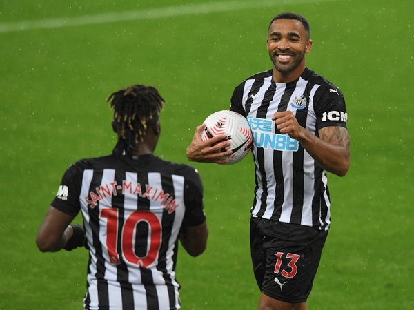 El Newcastle se acerca a la zona noble tras derrotar por 3-1 al Burnley