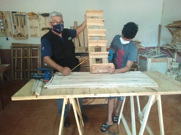 El hobby de la carpintería para transformar vidas de adolescentes en conflicto con la ley penal » Ñanduti