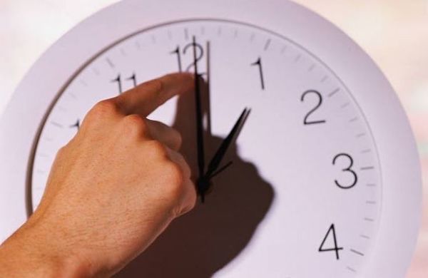 A medianoche el reloj se adelanta 60 minutos para el horario de verano