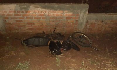 Motociclista muere atropellado por automóvil