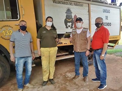 Crónica / Gobernación caazapeña donó dinero a bomberos