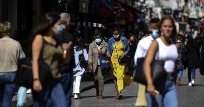 La Nación / París se prepara para cerrar sus bares y luchar contra el COVID-19