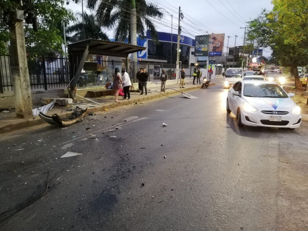 Una mujer pierde la vida tras ser atropellada en parada de bus