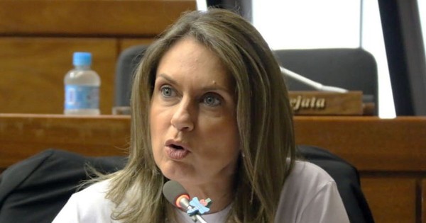La Nación / Vallejo pide a la ciudadanía no olvidar a los corruptos que siguen gozando de buena salud
