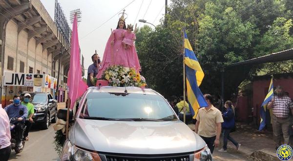 Emotiva procesión aérea en Luque •