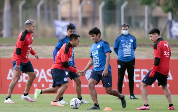 La Albirroja intensifica las tareas para el debut | OnLivePy
