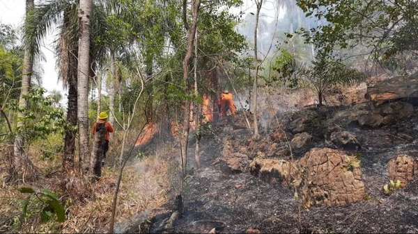 HOY / Cerro Aquino de Caacupé vuelve a arder