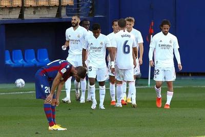 Real Madrid supera al Levante y mira a todos desde arriba