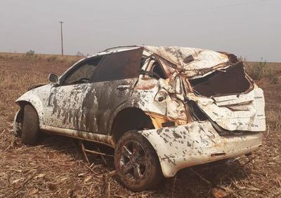 Dejan abandonada una camioneta chocada - ABC en el Este - ABC Color