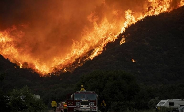 HOY / Incendios arrasan la cifra récord de 1,62 millones de hectáreas en California