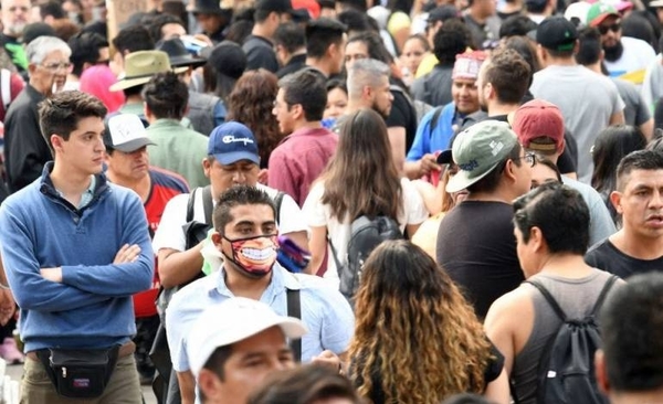 HOY / Varones jóvenes siguen liderando estadísticas de casos positivos de COVID-19