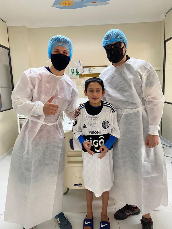 Pequeño trasplantado recibió un regalo de su club amado - Nacionales - ABC Color