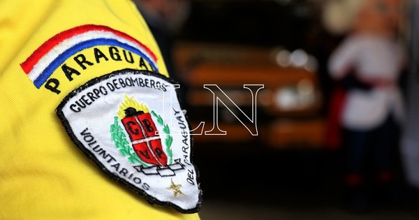 La Nación / Bomberos voluntarios, coronados entre sirenas y cenizas