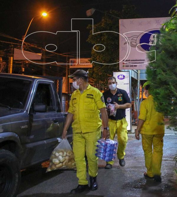 Ante gran cantidad de donaciones, bomberos comparten lo recibido - Nacionales - ABC Color