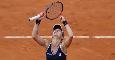 La Nación / Podoroska sorprende en París