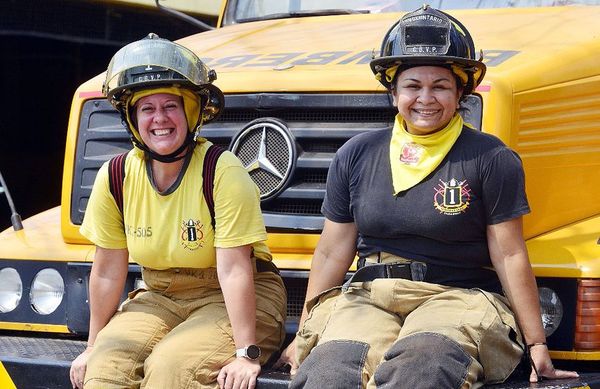 El valiente combate contra el fuego en el país también tiene rostro de mujer - Nacionales - ABC Color