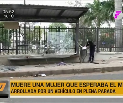 Trabajadora muere arrollada en plena parada de colectivos