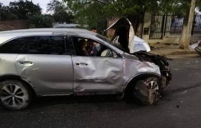 Esperaba el bus, la atropellaron y murió