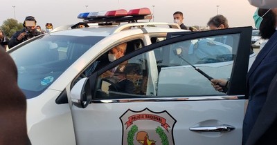 La Nación / Mario Abdo verificó nuevas patrulleras adquiridas por la Policía Nacional