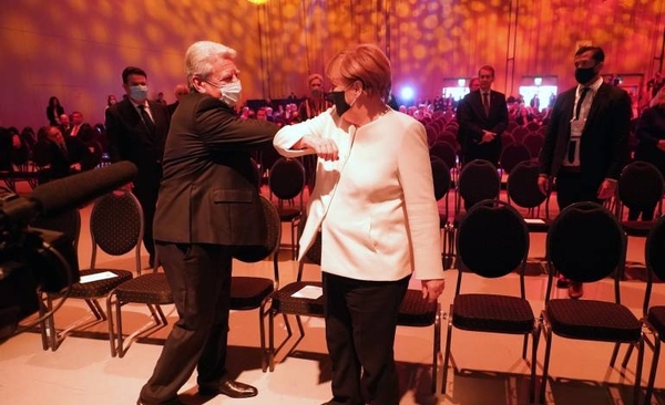 HOY / Mantener las medidas para que nadie muera solo en el hospital, pide Ángela Merkel