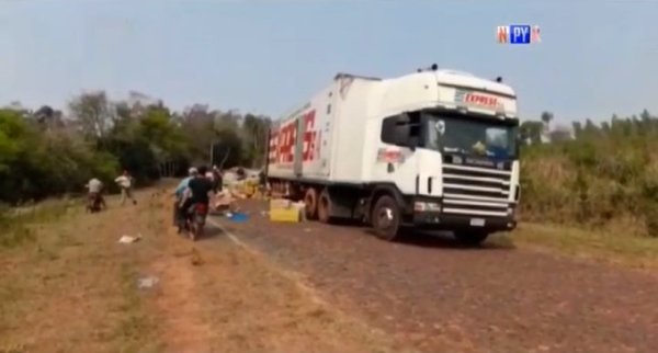Piratas del asfalto atacan un camión en Yataity del Norte | Noticias Paraguay