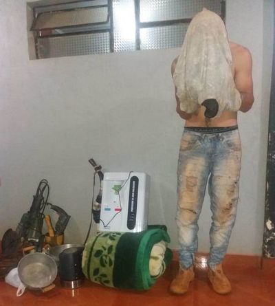 Aprovechó que estaban sepultando a su vecino para entrar a su casa a robar - ABC en el Este - ABC Color