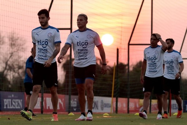 Plantel albirrojo se va complentando de cara a su estreno ante Perú
