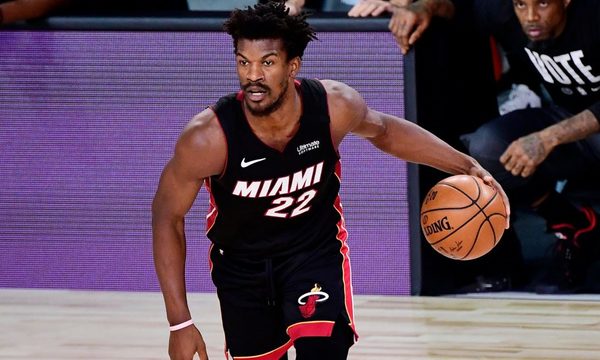 Miami Heat pone en suspenso la serie gracias a indomable Butler