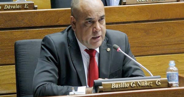 La Nación / Diputado analiza judicializar acusaciones sobre uso de dinero sucio