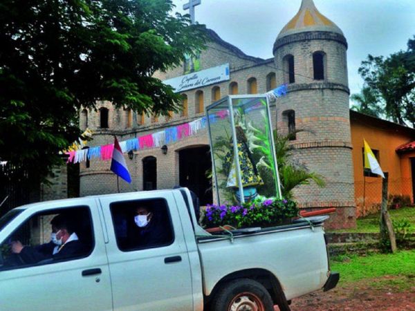 Vendiendo rifas y comidas, laicos ayudan a sus  iglesias