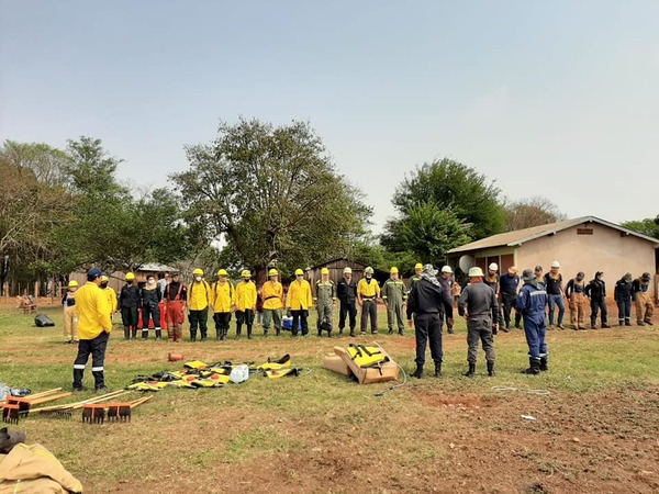 COMBATE A LOS INCENDIOS FORESTALES CON APOYO DE LA GOBERNACIÓN