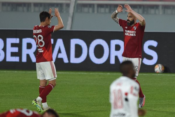 River Plate vende a un defensor y Robert Rojas podría volver a la titularidad